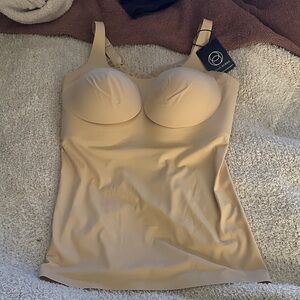 Evelyn and Bobbie Lace defy tank. Large tan, NWT